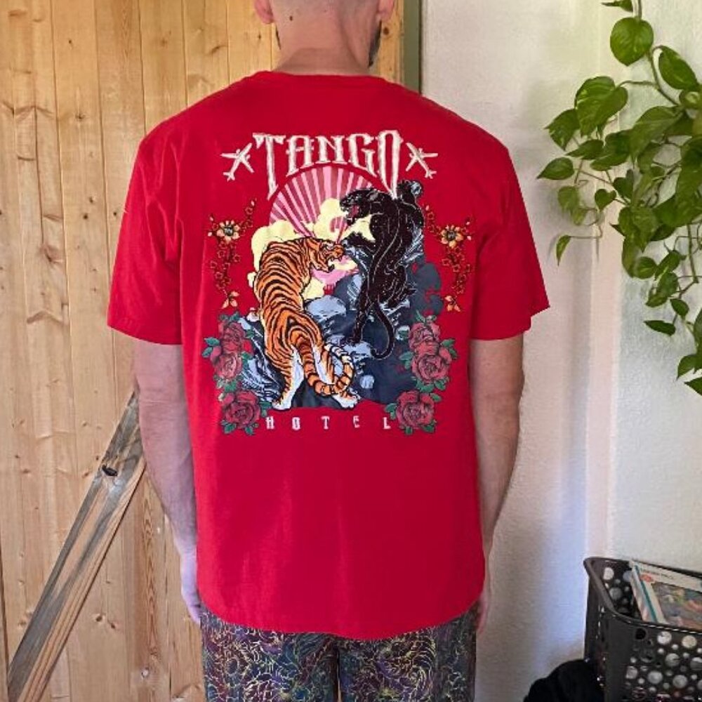 LIMITED EDITION Tango Hotel Tokyo Vacation Tee XL